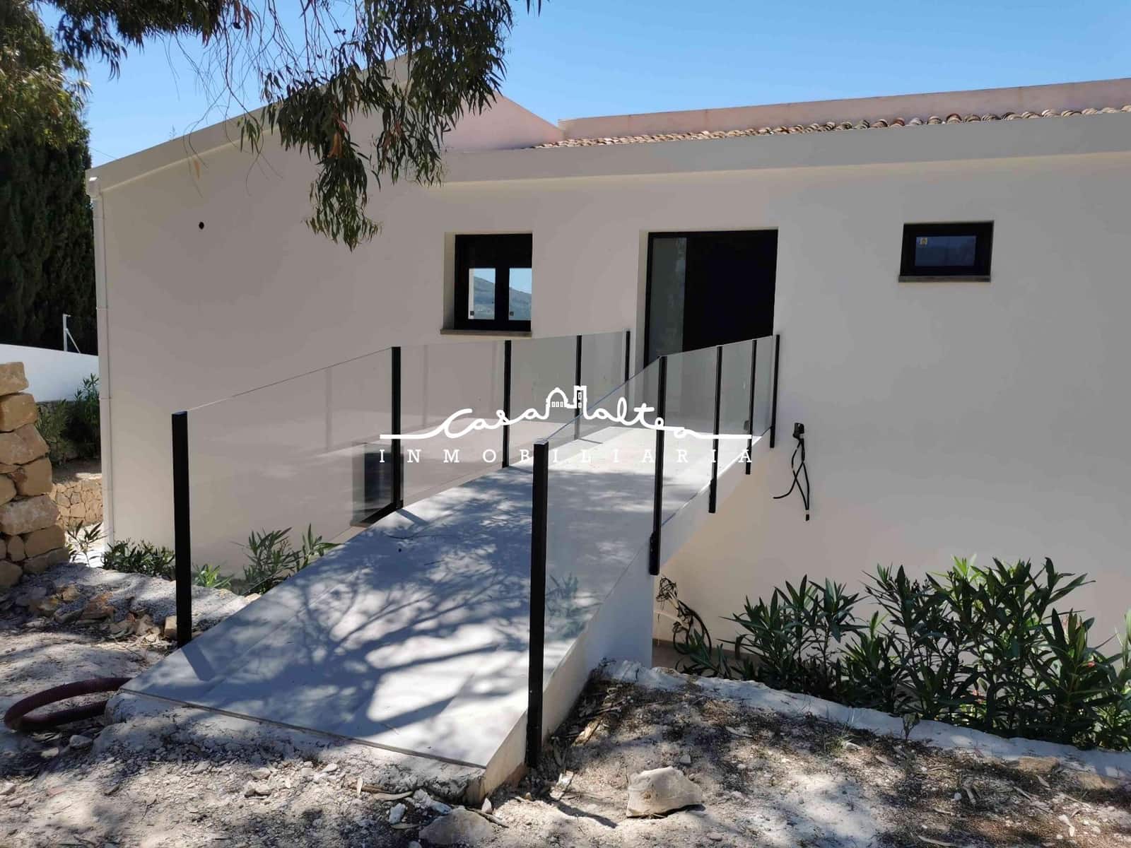 4 bedroom Villa for sale in Alfaz del Pi / L'Alfas del Pi with pool garage - € 875,000 (Ref: 8053579)