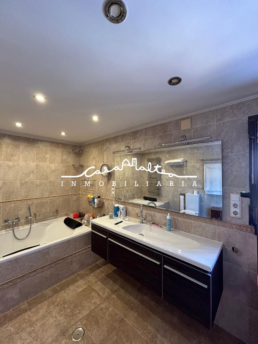 Chalet de 4 habitaciones en Albir en venta con piscina - 599.000 € (Ref: 8337941)