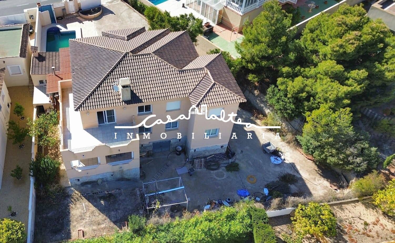 6 bedroom Villa for sale in La Nucia with pool - € 730,000 (Ref: 8534032)