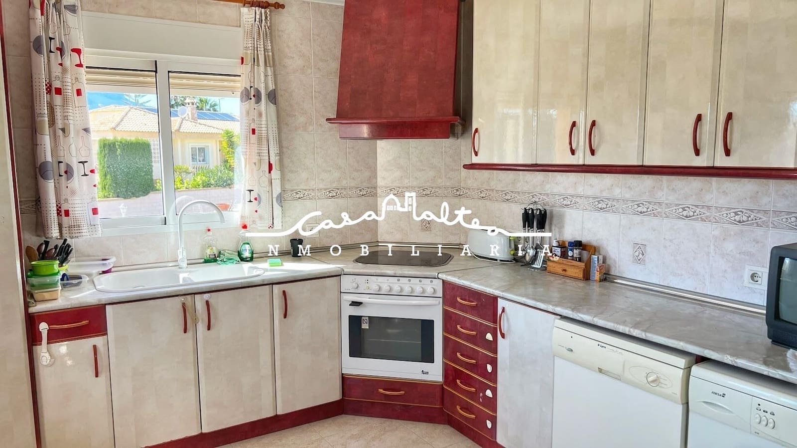 6 bedroom Villa for sale in La Nucia with pool - € 730,000 (Ref: 8534032)