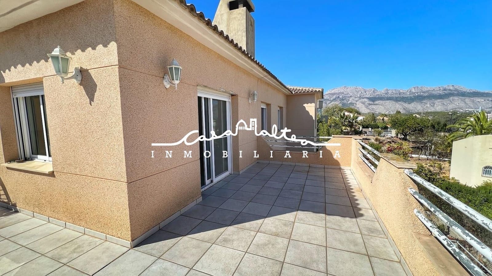 6 bedroom Villa for sale in La Nucia with pool - € 730,000 (Ref: 8534032)