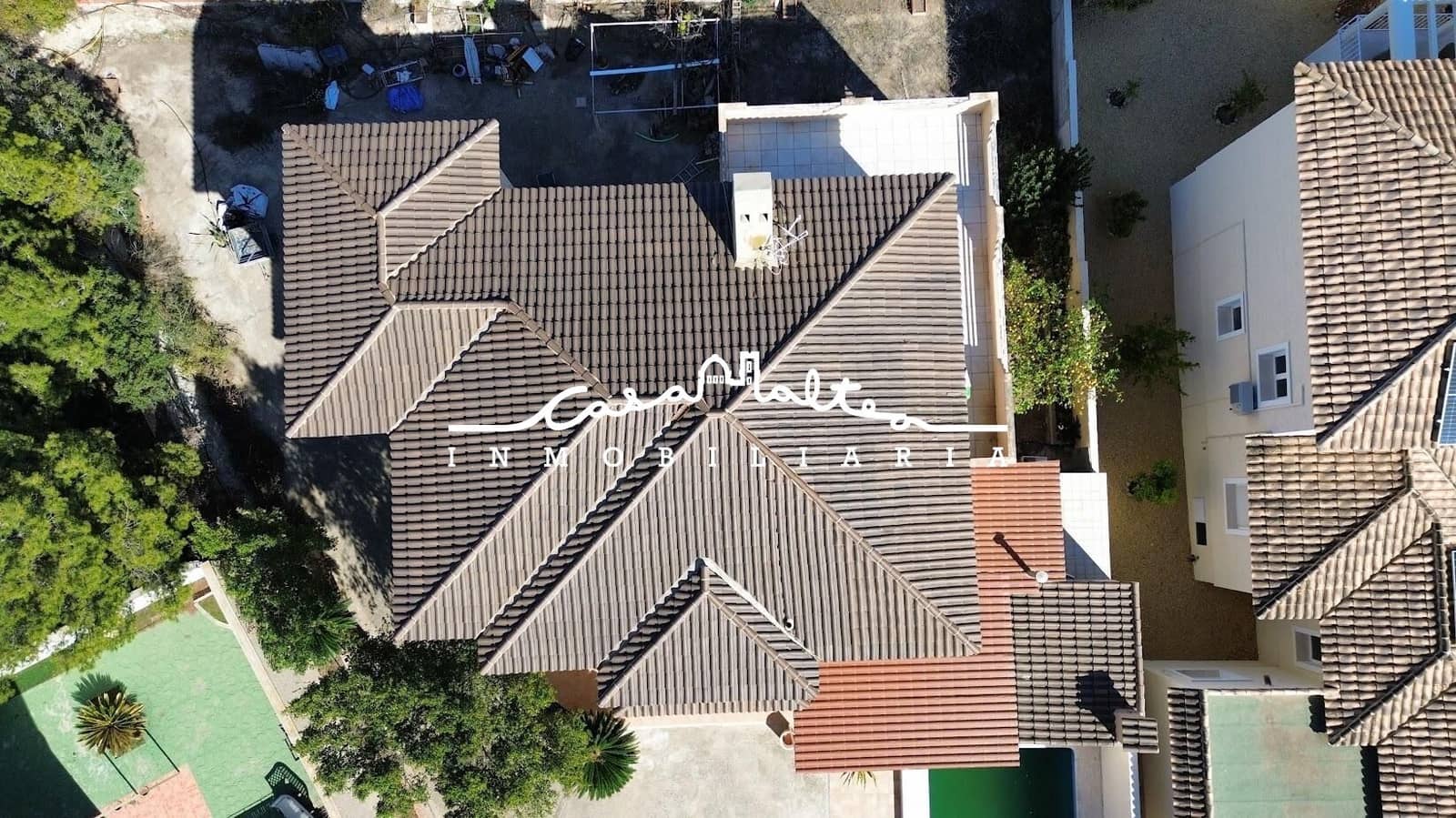 6 bedroom Villa for sale in La Nucia with pool - € 730,000 (Ref: 8534032)