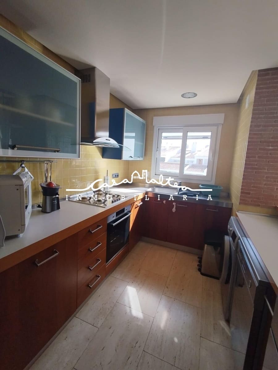 2 bedroom Penthouse for rent in Altea with pool garage - € 1,500 (Ref: 8615429)