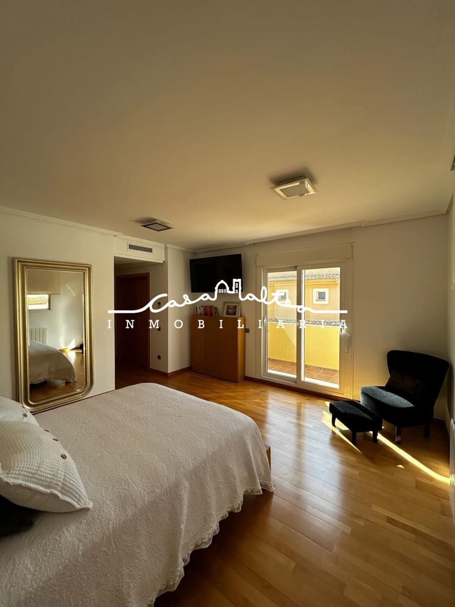 4 soveværelse Villa til salg i Benidorm med swimmingpool - € 800.000 (Ref: 8652789)