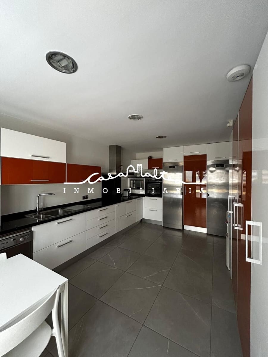 4 soveværelse Villa til salg i Benidorm med swimmingpool - € 800.000 (Ref: 8652789)