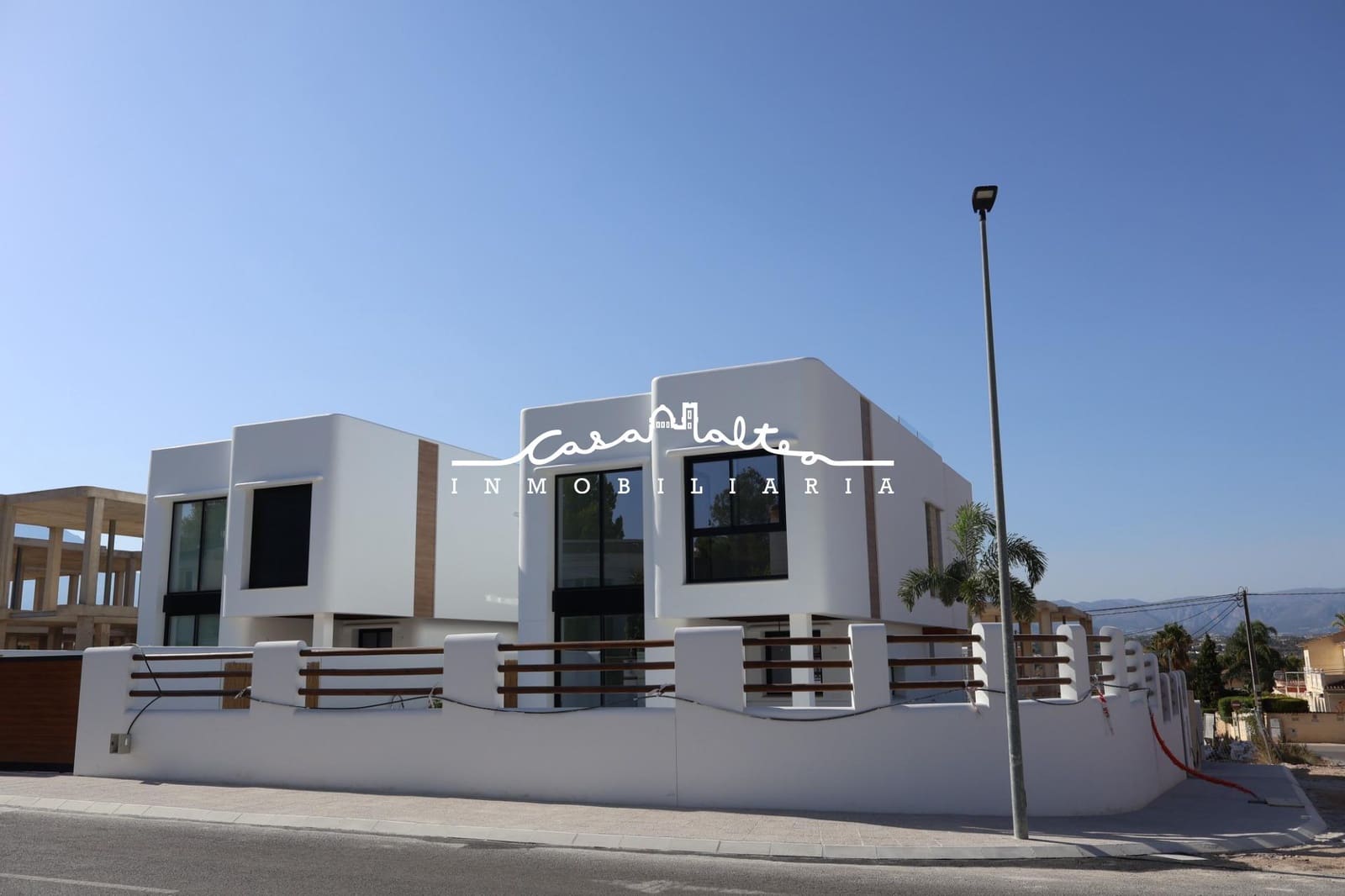 4 bedroom Villa for sale in Albir with pool - € 875,000 (Ref: 8679858)