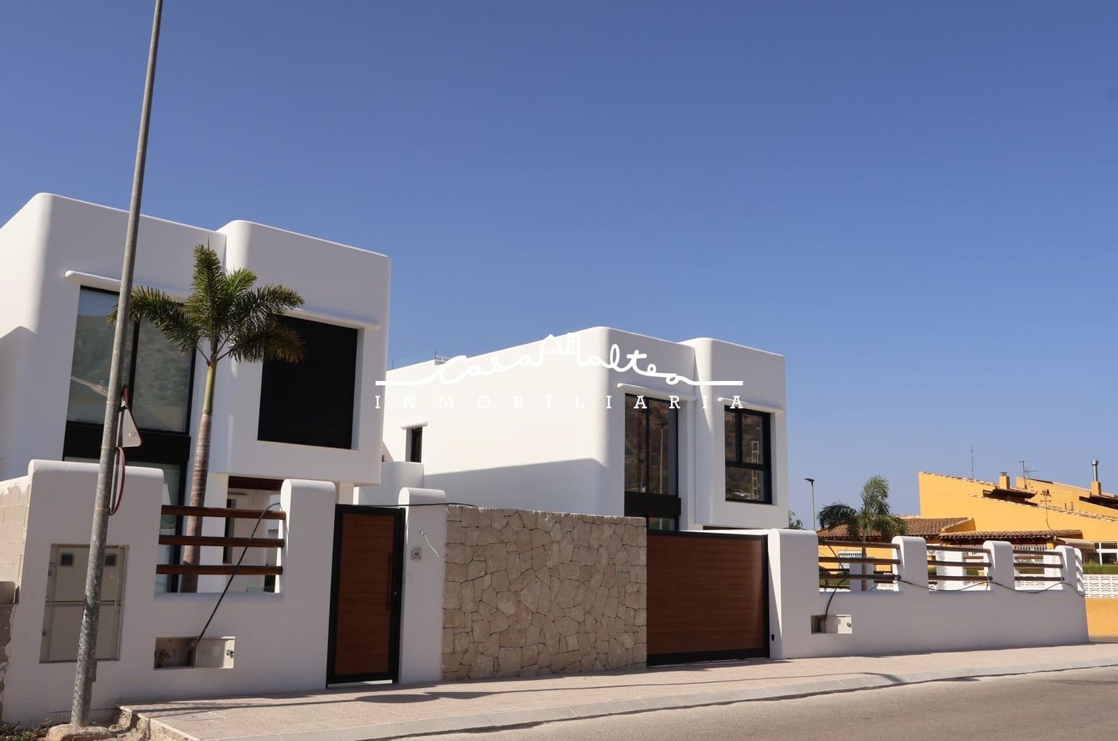 4 bedroom Villa for sale in Albir with pool - € 875,000 (Ref: 8679858)