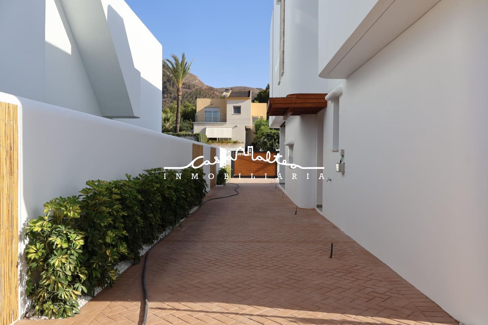 4 bedroom Villa for sale in Albir with pool - € 875,000 (Ref: 8679858)