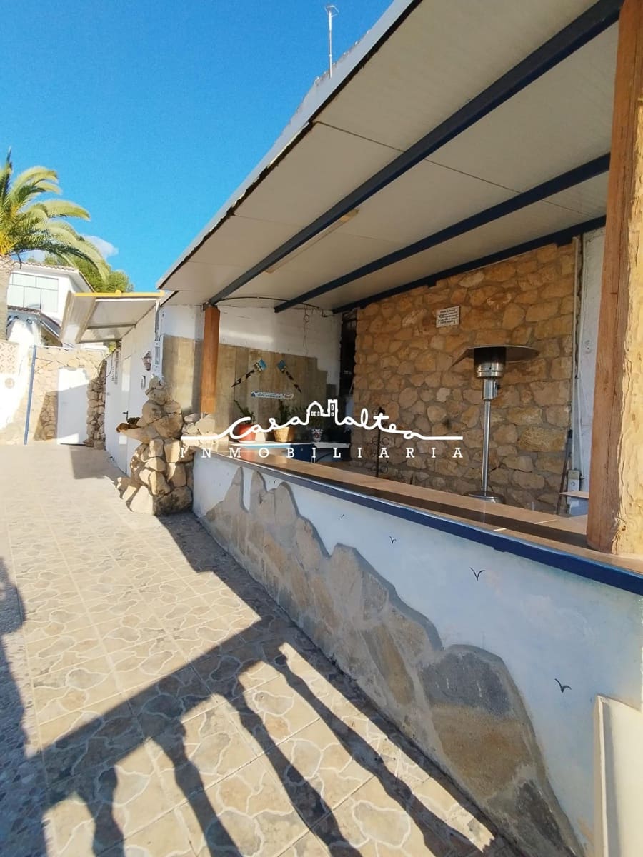 5 bedroom Villa for sale in La Nucia with pool - € 1,300,000 (Ref: 8687798)