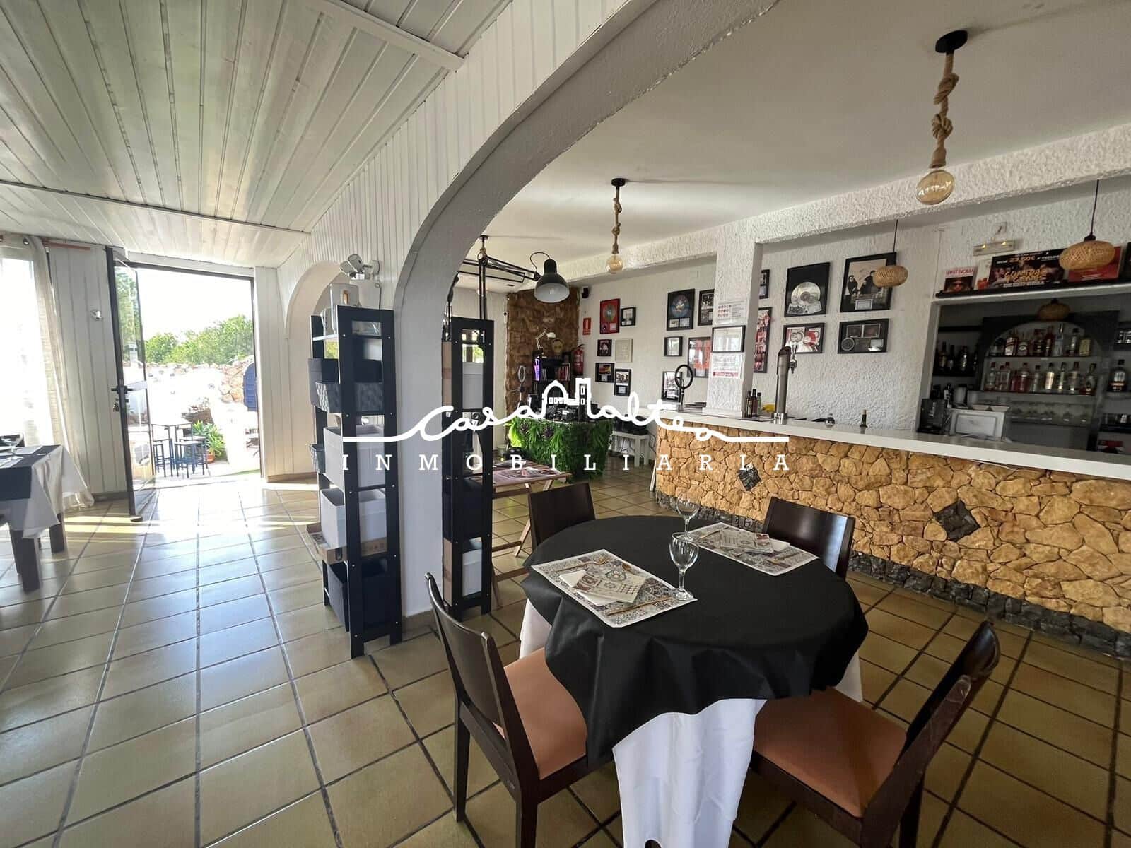 5 bedroom Villa for sale in La Nucia with pool - € 1,300,000 (Ref: 8687798)