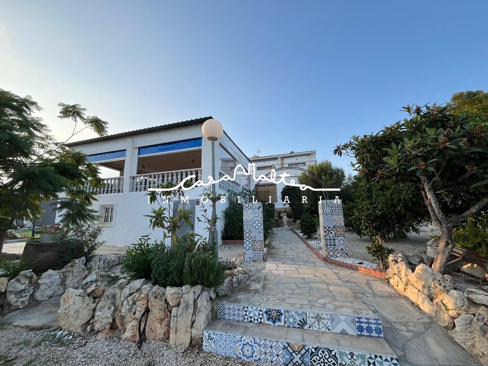 5 bedroom Villa for sale in La Nucia with pool - € 1,300,000 (Ref: 8687798)