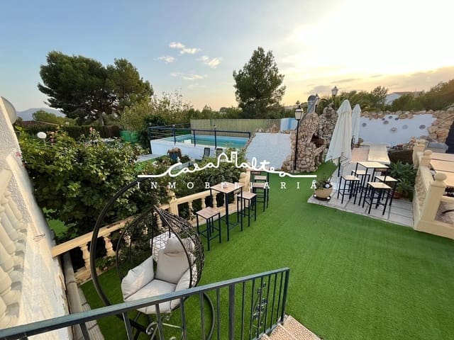 Chalet de 5 habitaciones en La Nucia en venta con piscina - 1.300.000 € (Ref: 8687798)