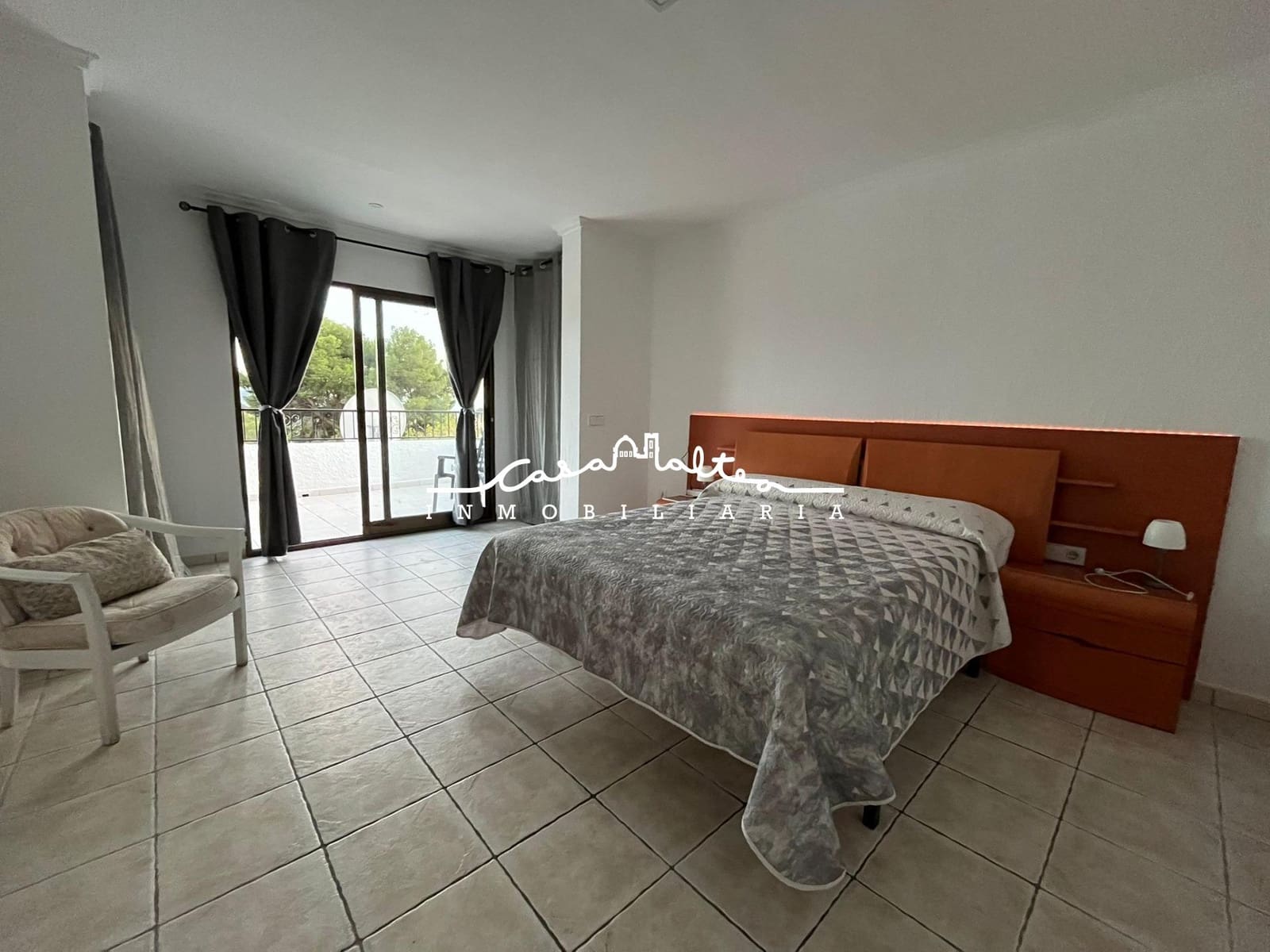 5 bedroom Villa for sale in La Nucia with pool - € 1,300,000 (Ref: 8687798)