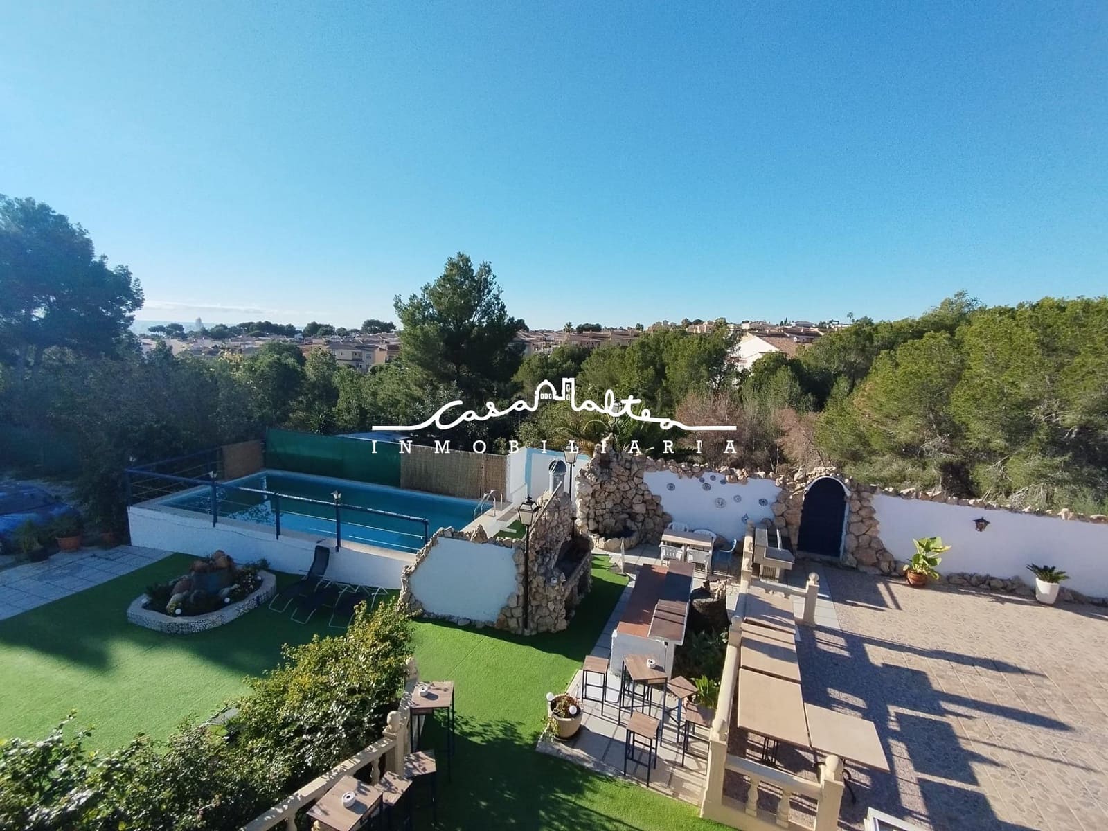 5 bedroom Villa for sale in La Nucia with pool - € 1,300,000 (Ref: 8687798)