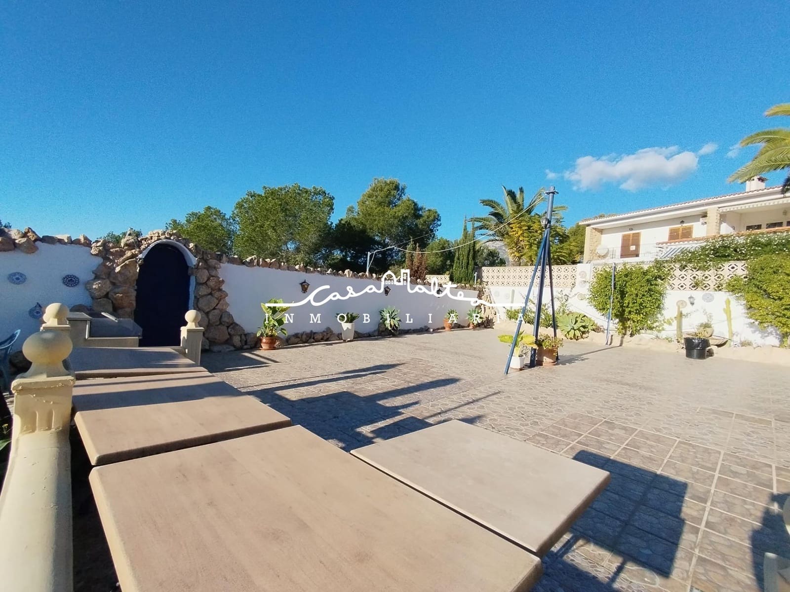 5 bedroom Villa for sale in La Nucia with pool - € 1,300,000 (Ref: 8687798)