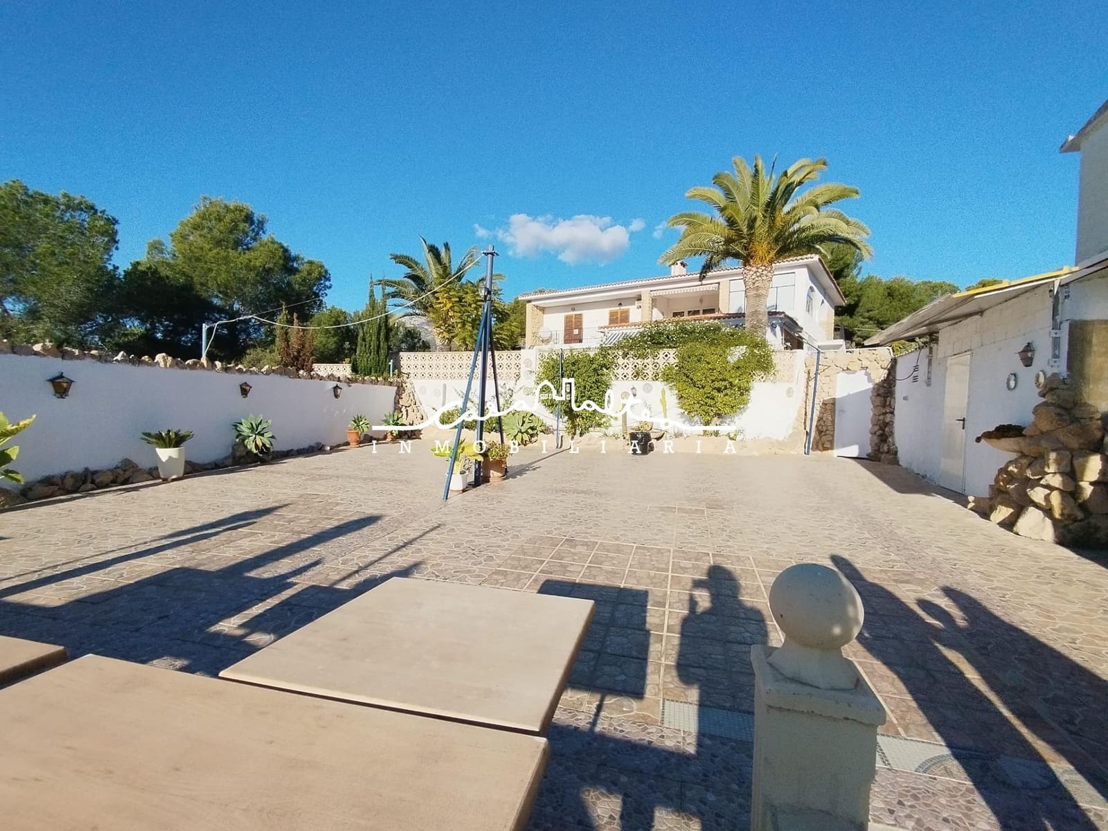 5 bedroom Villa for sale in La Nucia with pool - € 1,300,000 (Ref: 8687798)