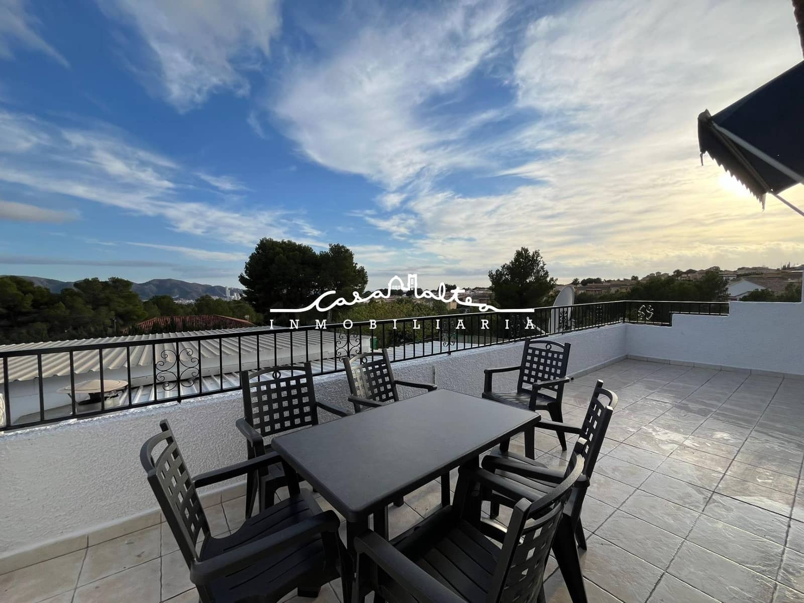 5 bedroom Villa for sale in La Nucia with pool - € 1,300,000 (Ref: 8687798)