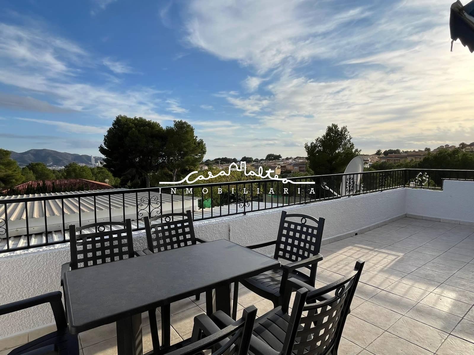 5 bedroom Villa for sale in La Nucia with pool - € 1,300,000 (Ref: 8687798)