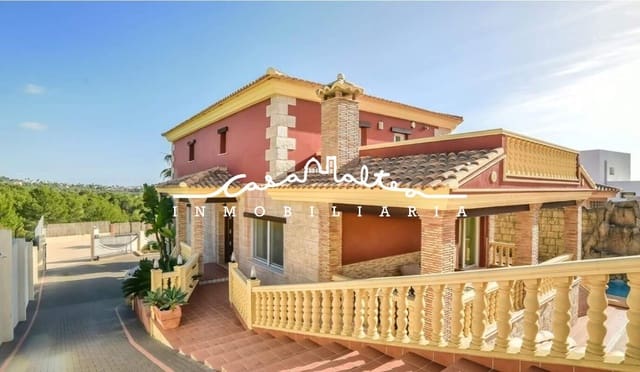 Chalet de 4 habitaciones en Gargasindi, Calpe / Calp en venta con piscina garaje - 1.350.000 € (Ref: 8698364)