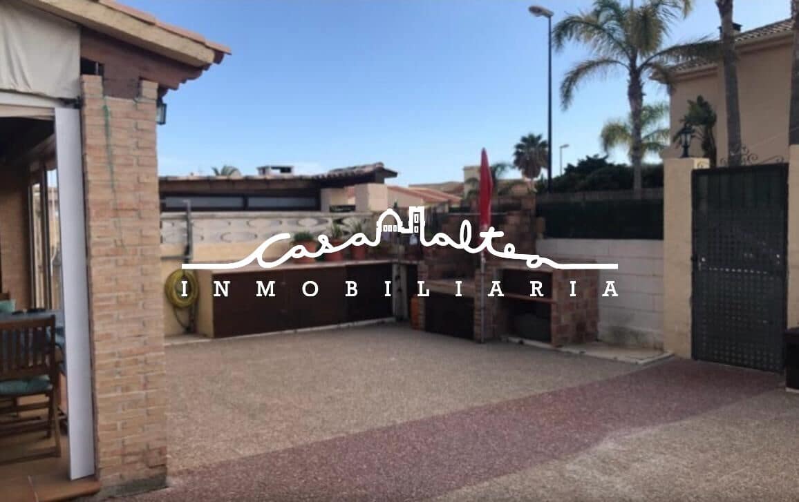 3 quarto Bungalow para venda em La Nucia com piscina - 315 000 € (Ref: 8813045)