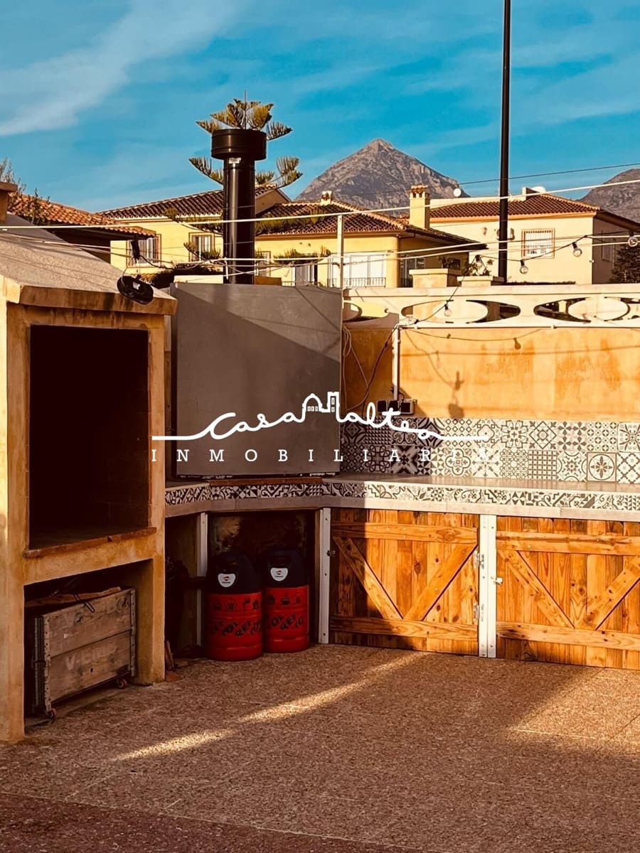 3 quarto Bungalow para venda em La Nucia com piscina - 315 000 € (Ref: 8813045)