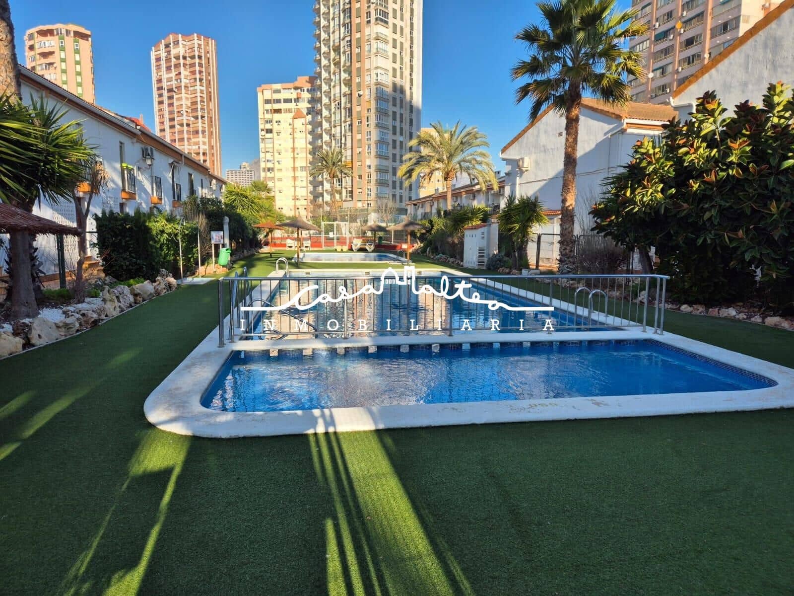 2 soveværelse Rækkehus til salg i Benidorm med swimmingpool garage - € 215.000 (Ref: 8992658)