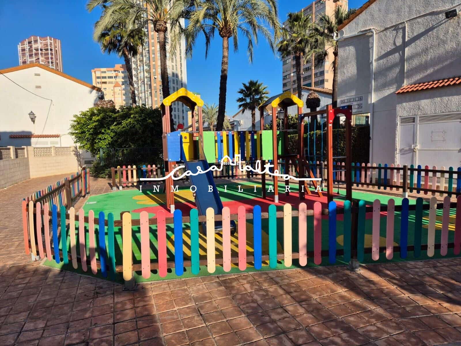 2 soveværelse Rækkehus til salg i Benidorm med swimmingpool garage - € 215.000 (Ref: 8992658)