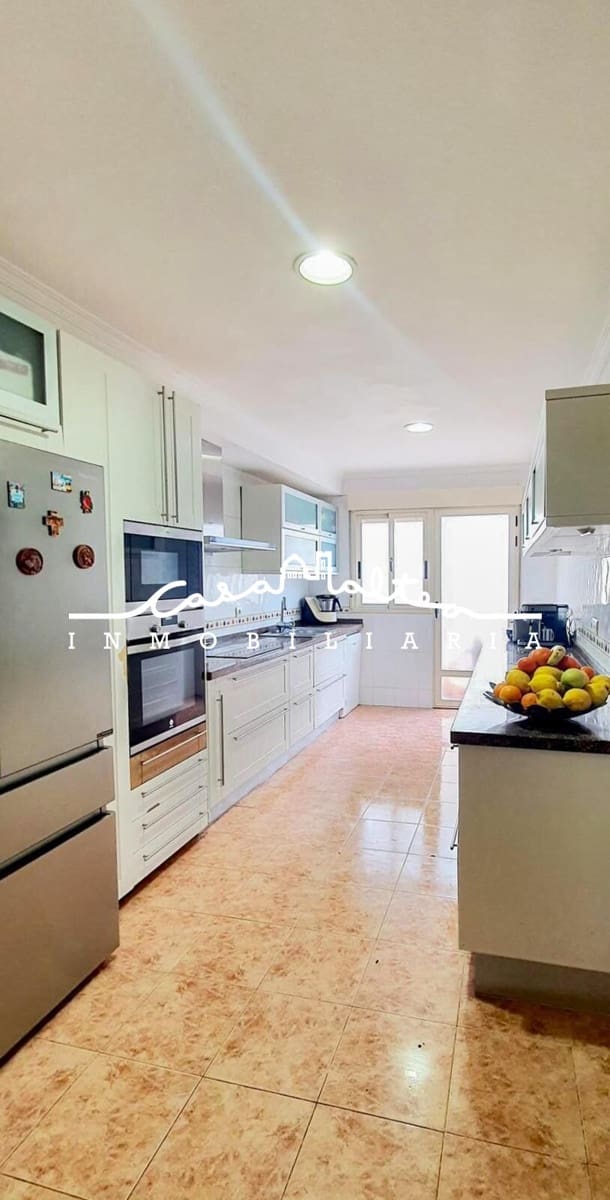 4 bedroom Villa for sale in Alfaz del Pi / L'Alfas del Pi - € 398,000 (Ref: 9100870)