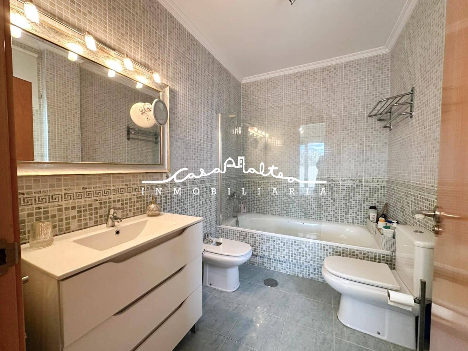 4 bedroom Villa for sale in Alfaz del Pi / L'Alfas del Pi - € 398,000 (Ref: 9100870)