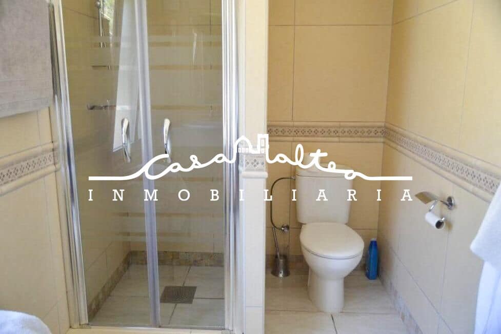 Chalet de 6 habitaciones en Alfaz del Pi / L'Alfàs del Pi en venta con piscina - 725.000 € (Ref: 9108860)