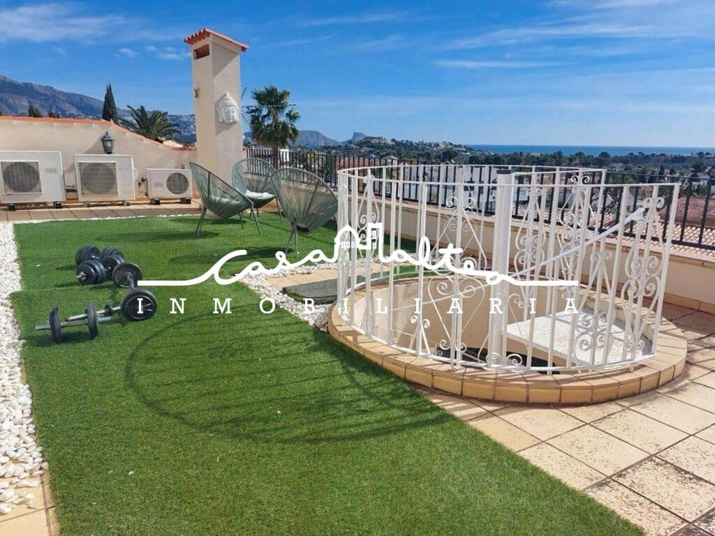 Chalet de 6 habitaciones en Alfaz del Pi / L'Alfàs del Pi en venta con piscina - 725.000 € (Ref: 9108860)