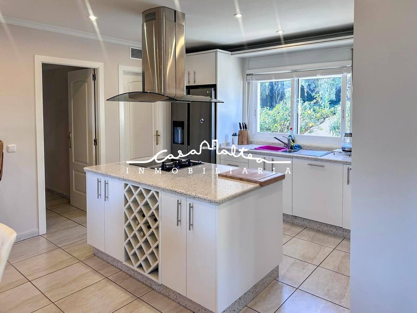 Chalet de 6 habitaciones en Alfaz del Pi / L'Alfàs del Pi en venta con piscina - 725.000 € (Ref: 9108860)