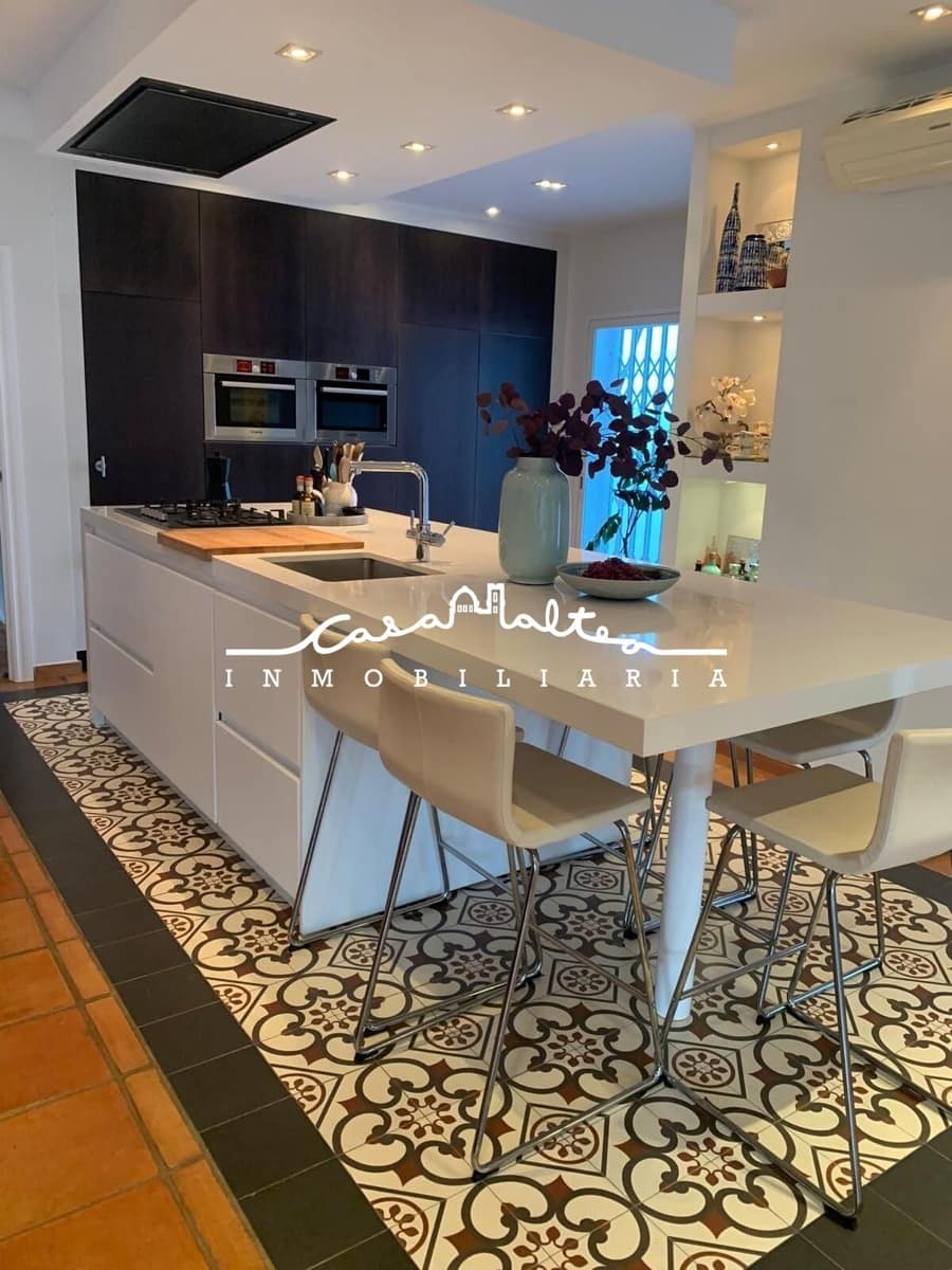 5 bedroom Villa for sale in Altea la Vella with pool garage - € 750,000 (Ref: 9163947)