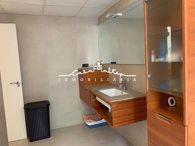 4 chambre Villa/Maison Mitoyenne à vendre à Alfaz del Pi / L'Alfàs del Pi avec piscine garage - 398 000 € (Ref: 9185617)