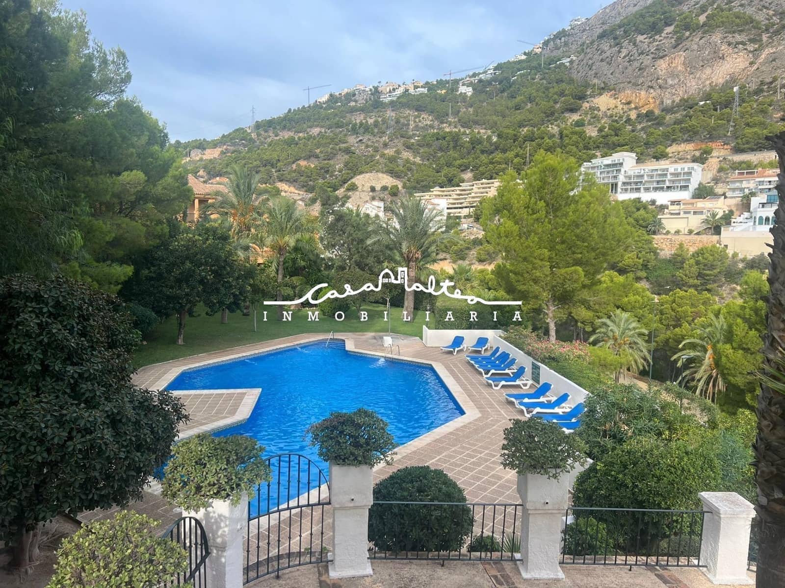 2 bedroom Apartment for sale in Altea with pool garage - € 275,000 (Ref: 9200646)