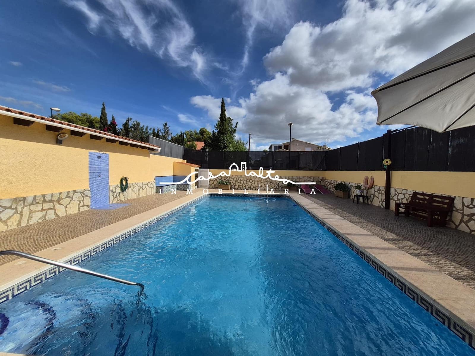 5 soveværelse Villa til salg i La Nucia med swimmingpool garage - € 625.000 (Ref: 9226891)