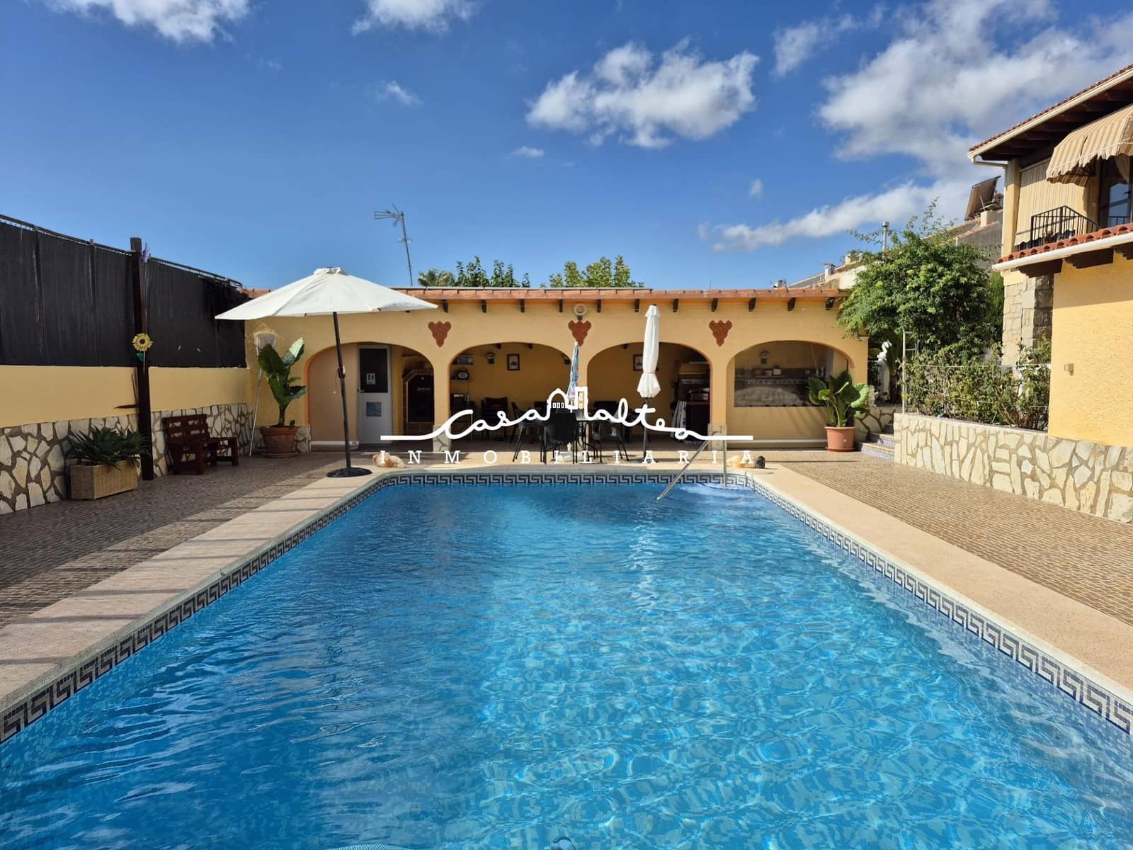 5 soveværelse Villa til salg i La Nucia med swimmingpool garage - € 625.000 (Ref: 9226891)