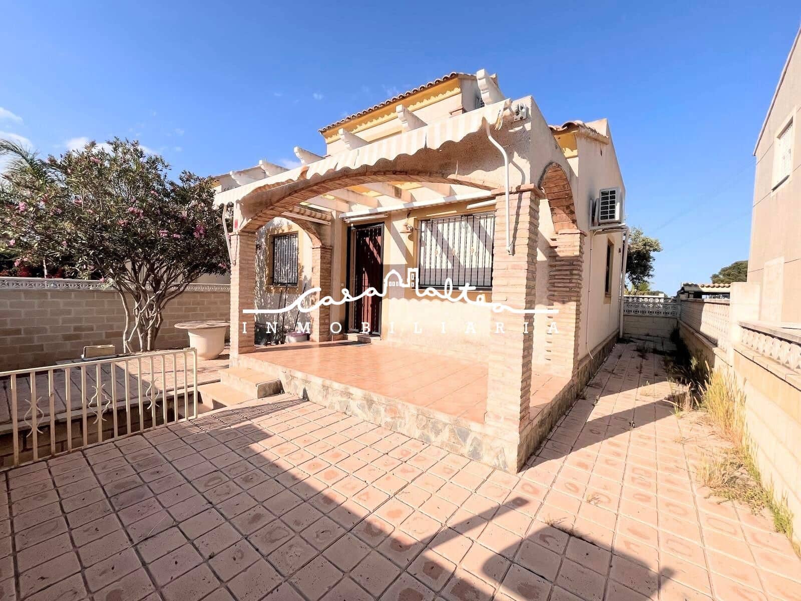 3 bedroom Villa for sale in Polop with pool - € 250,000 (Ref: 9264689)