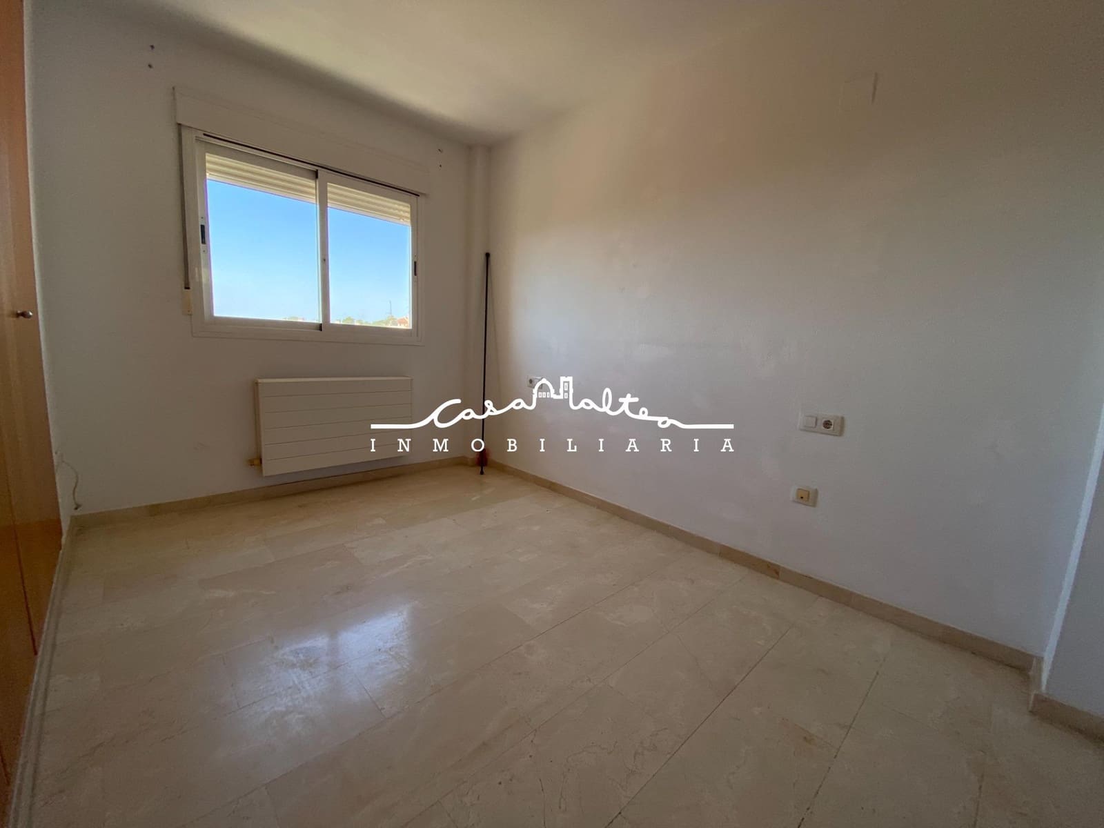 Chalet de 4 habitaciones en La Nucia en venta - 330.000 € (Ref: 9276487)