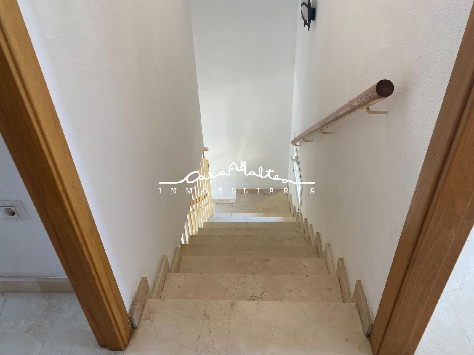 Chalet de 4 habitaciones en La Nucia en venta - 330.000 € (Ref: 9276487)