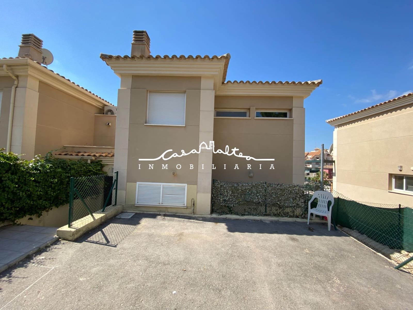 Chalet de 4 habitaciones en La Nucia en venta - 330.000 € (Ref: 9276487)