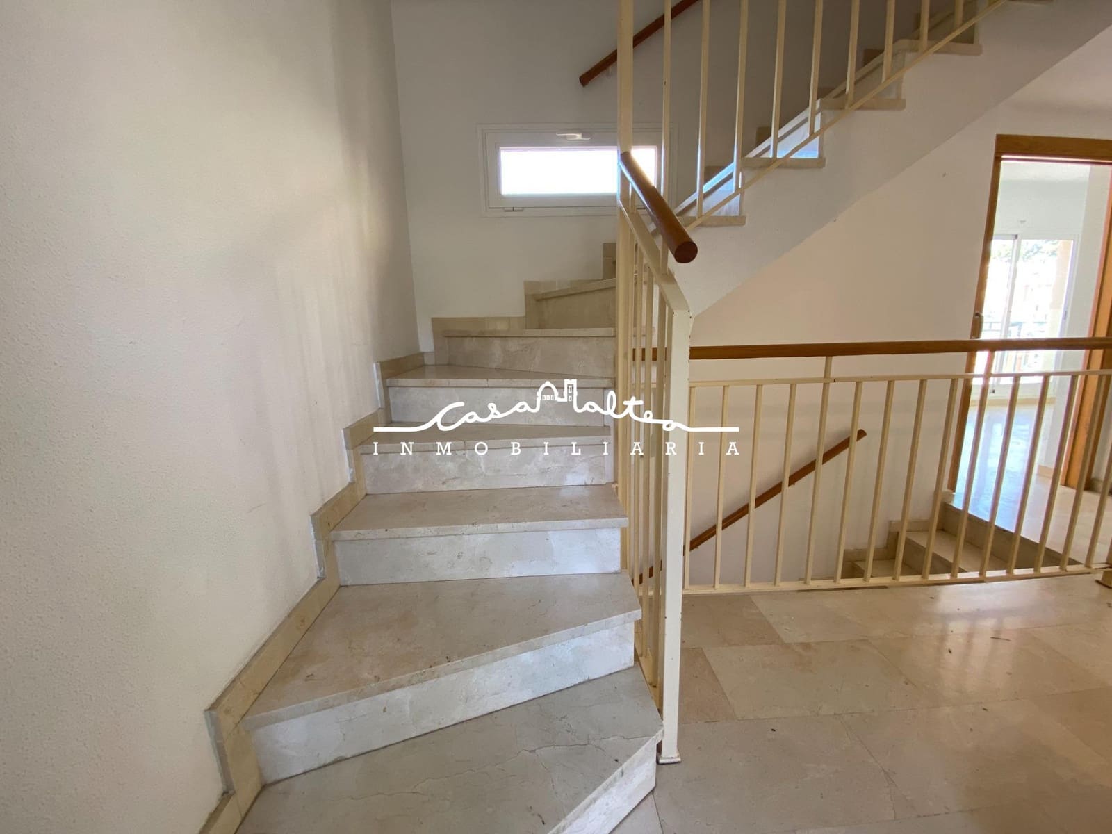 Chalet de 4 habitaciones en La Nucia en venta - 330.000 € (Ref: 9276487)