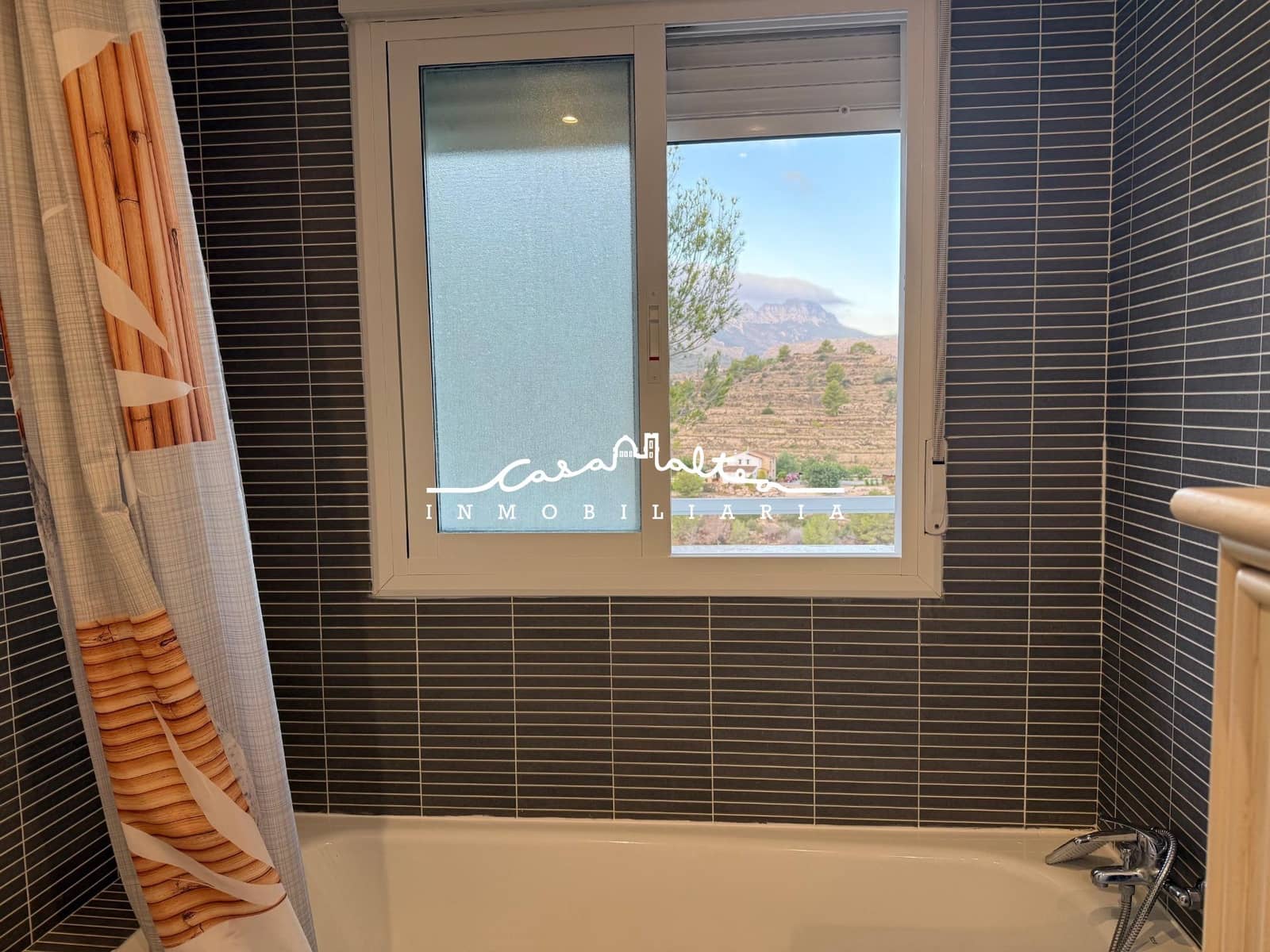 3 makuuhuone Huoneisto vuokrattavana paikassa Calpe / Calp mukana uima-altaan - 1 200 € (Ref: 9294465)