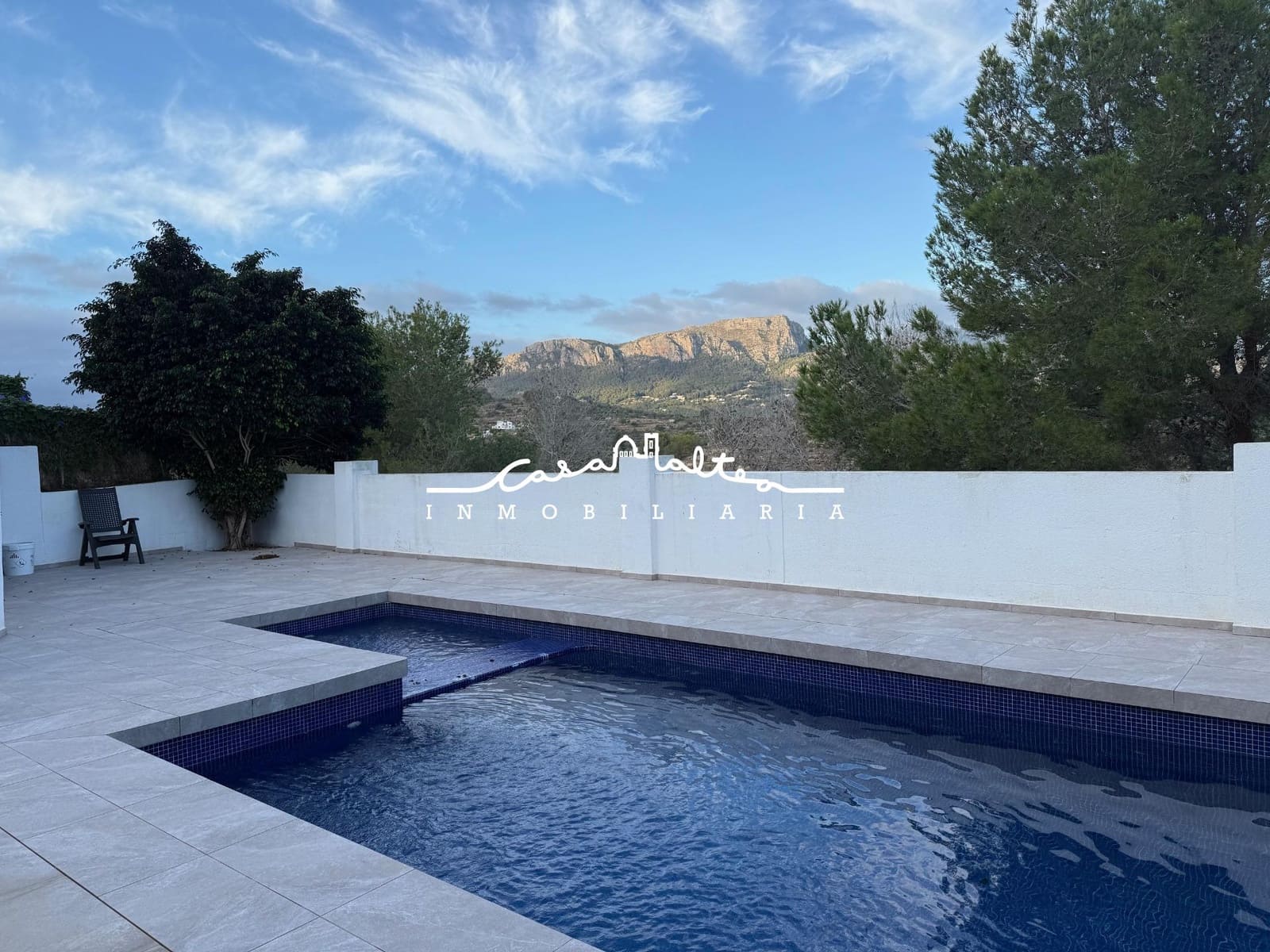 3 Zimmer Reihenhaus zu verkaufen in Calpe / Calp mit Pool - 280.000 € (Ref: 9311051)