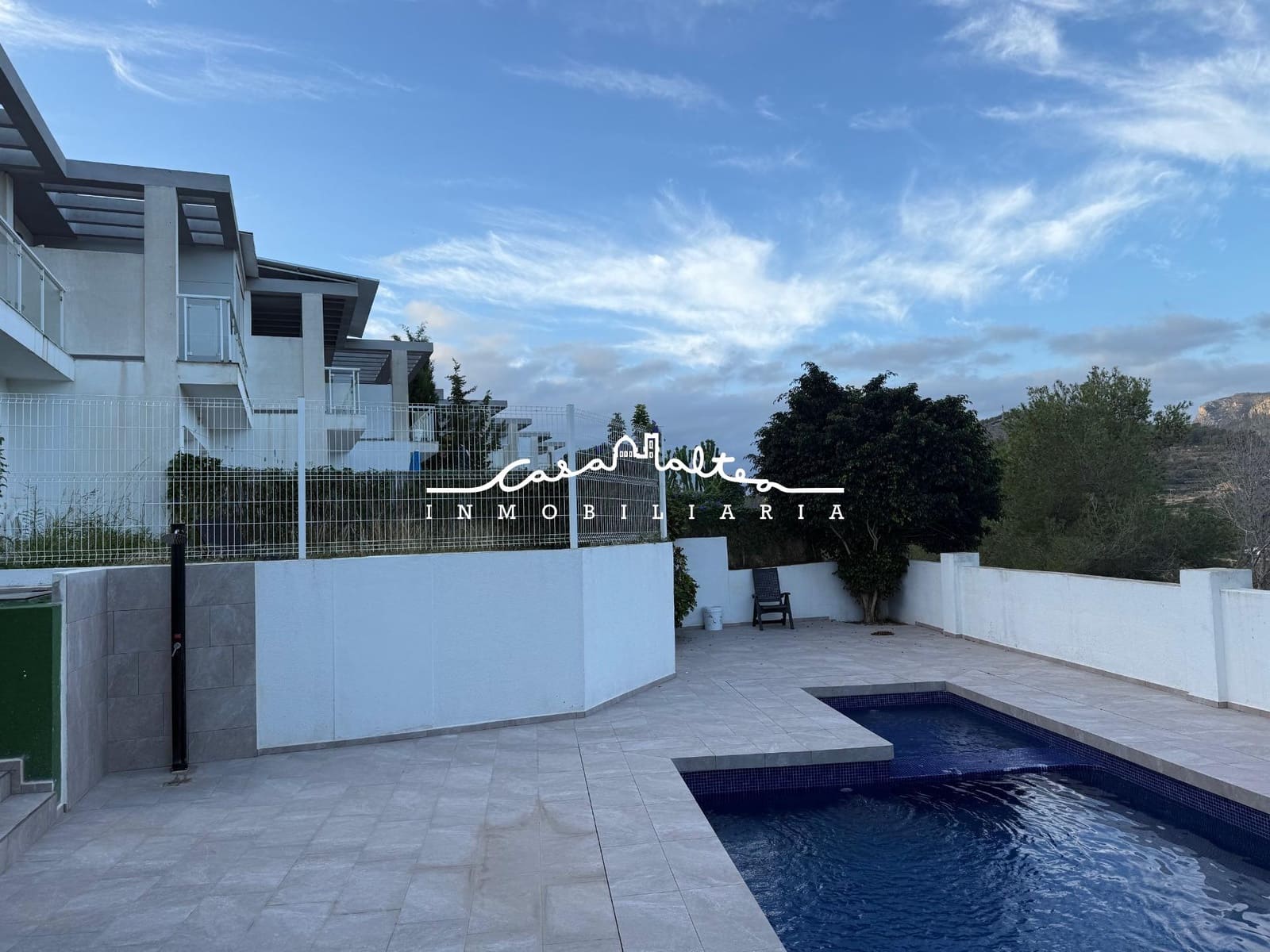 3 Zimmer Reihenhaus zu verkaufen in Calpe / Calp mit Pool - 280.000 € (Ref: 9311051)