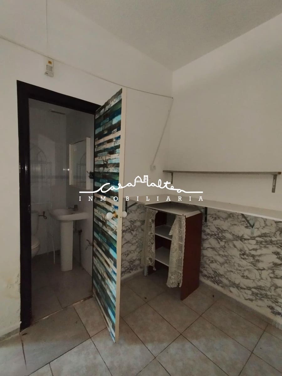 Commercial for sale in Benidorm - € 189,000 (Ref: 9431164)