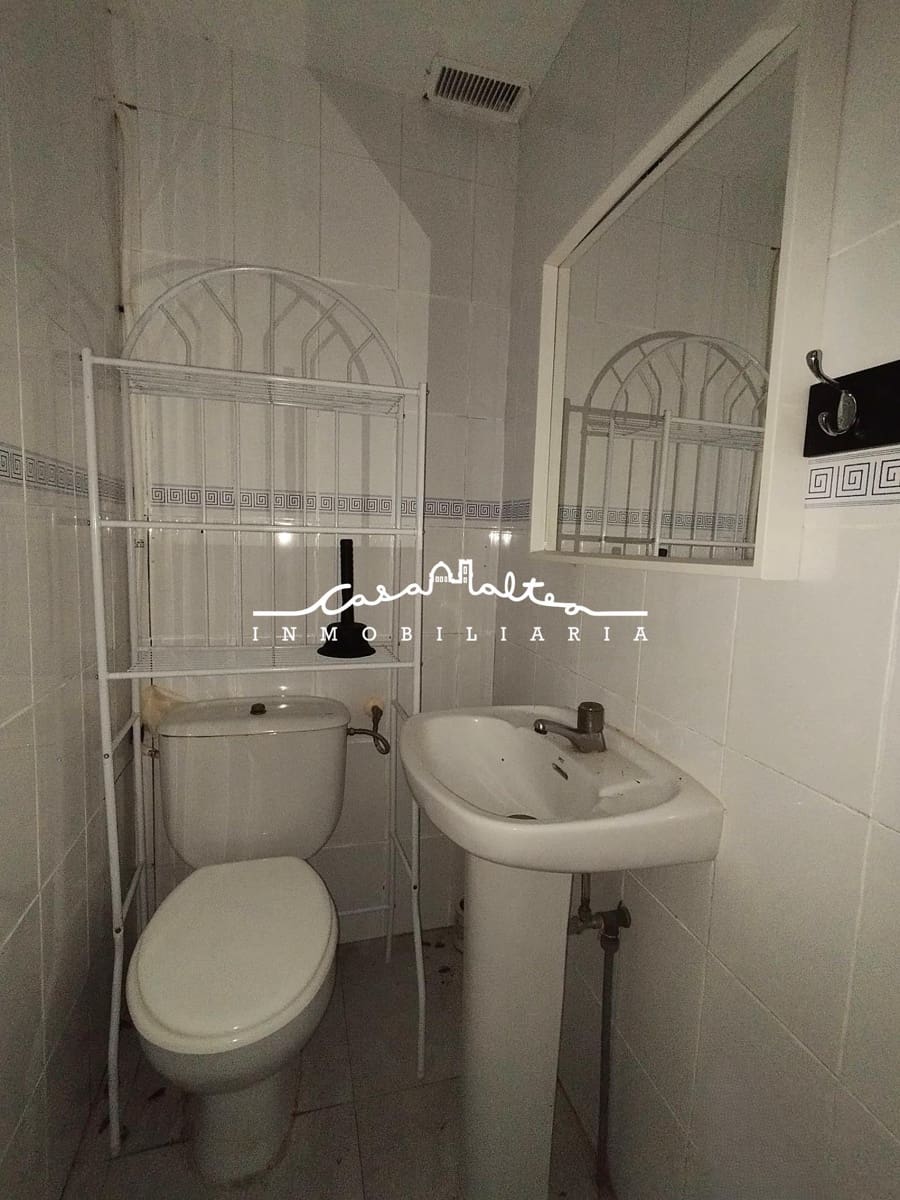 Kommersiell til salgs i Benidorm - € 189 000 (Ref: 9431164)