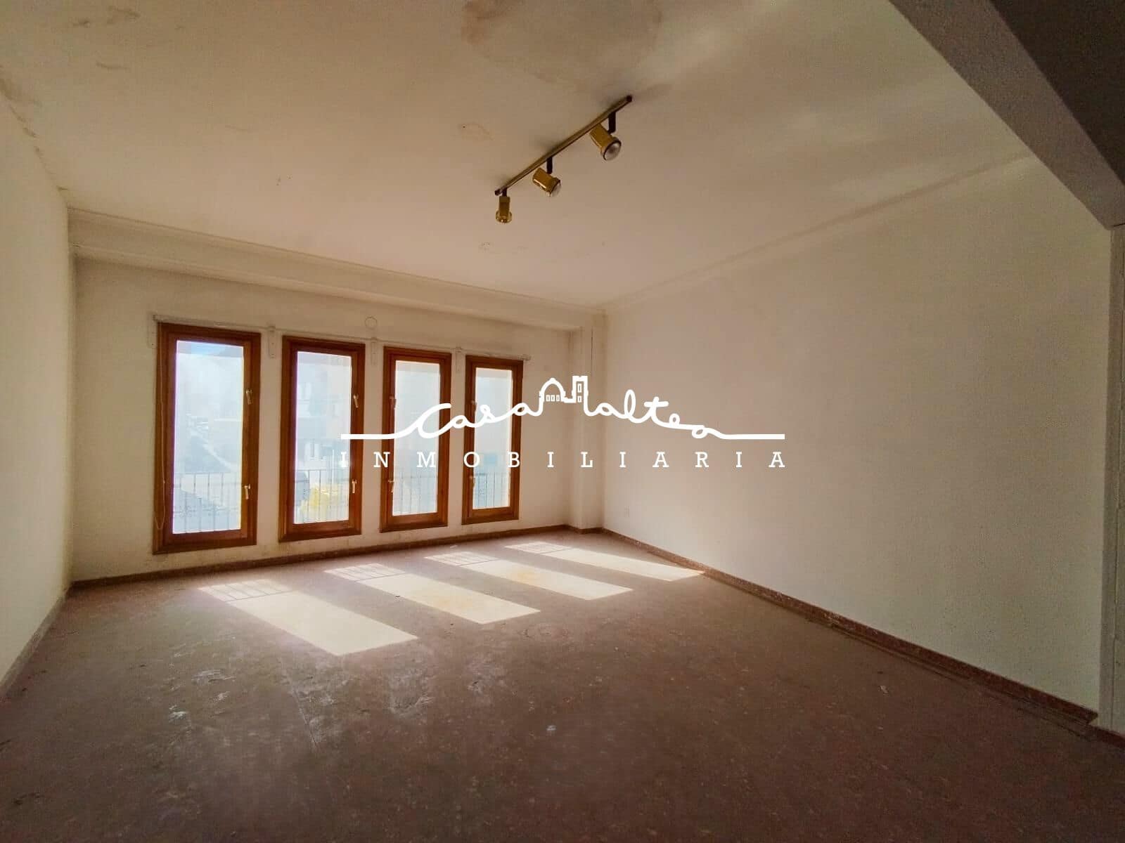 Local Commercial à louer à La Nucia - 400 € (Ref: 9596354)