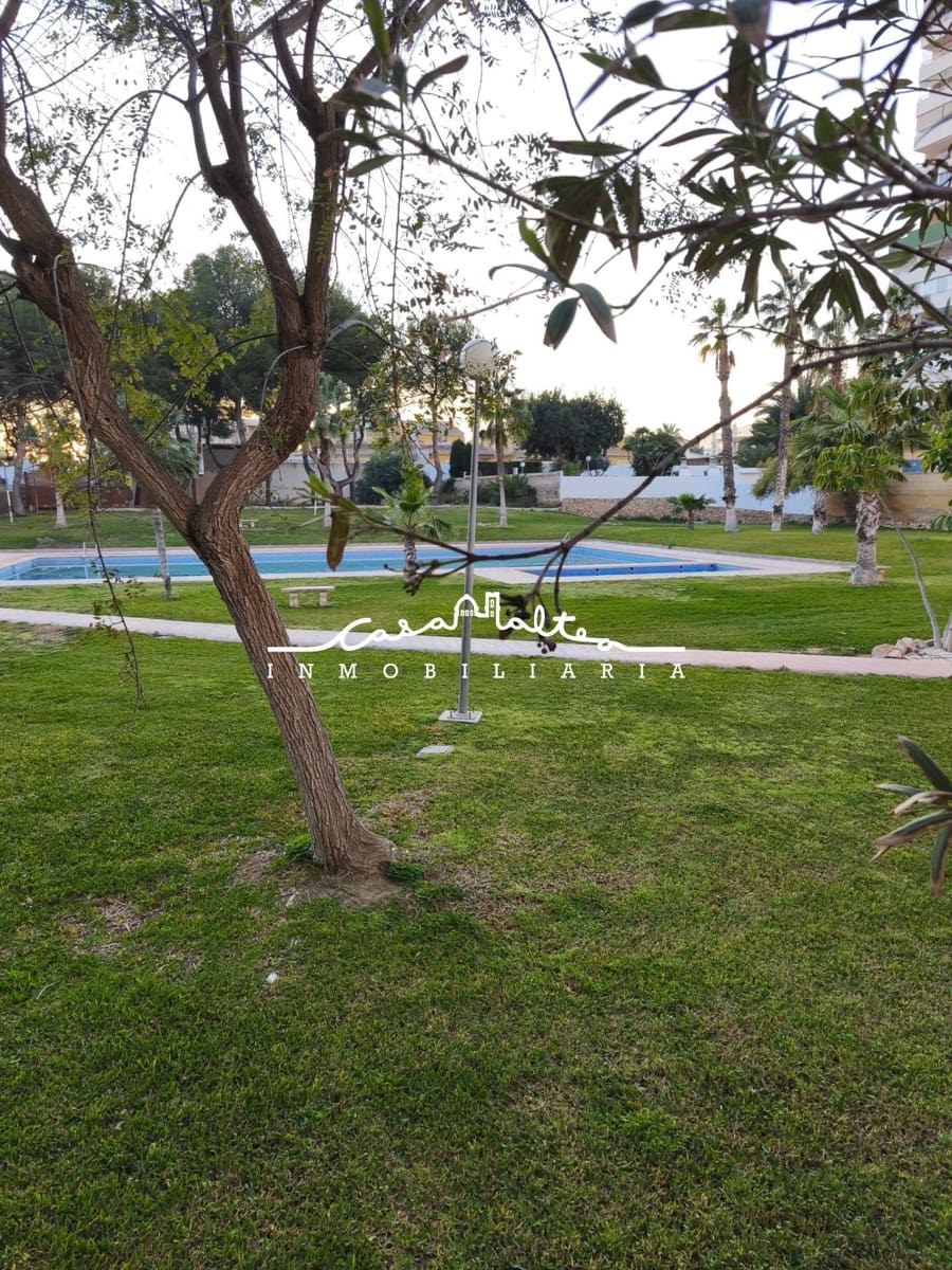 3 makuuhuone Asunto myytävänä paikassa Benidorm mukana uima-altaan - 262 000 € (Ref: 9648356)