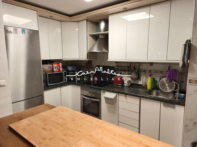 3 makuuhuone Asunto myytävänä paikassa Benidorm mukana uima-altaan - 262 000 € (Ref: 9648356)